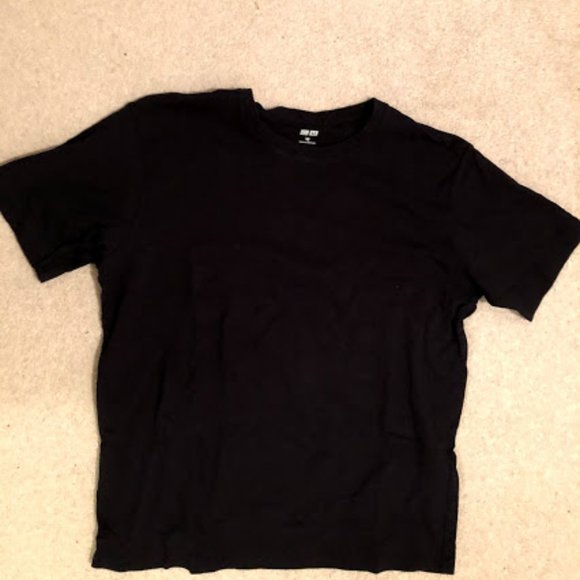 Uniqlo Black Tee - Picture 4 of 6